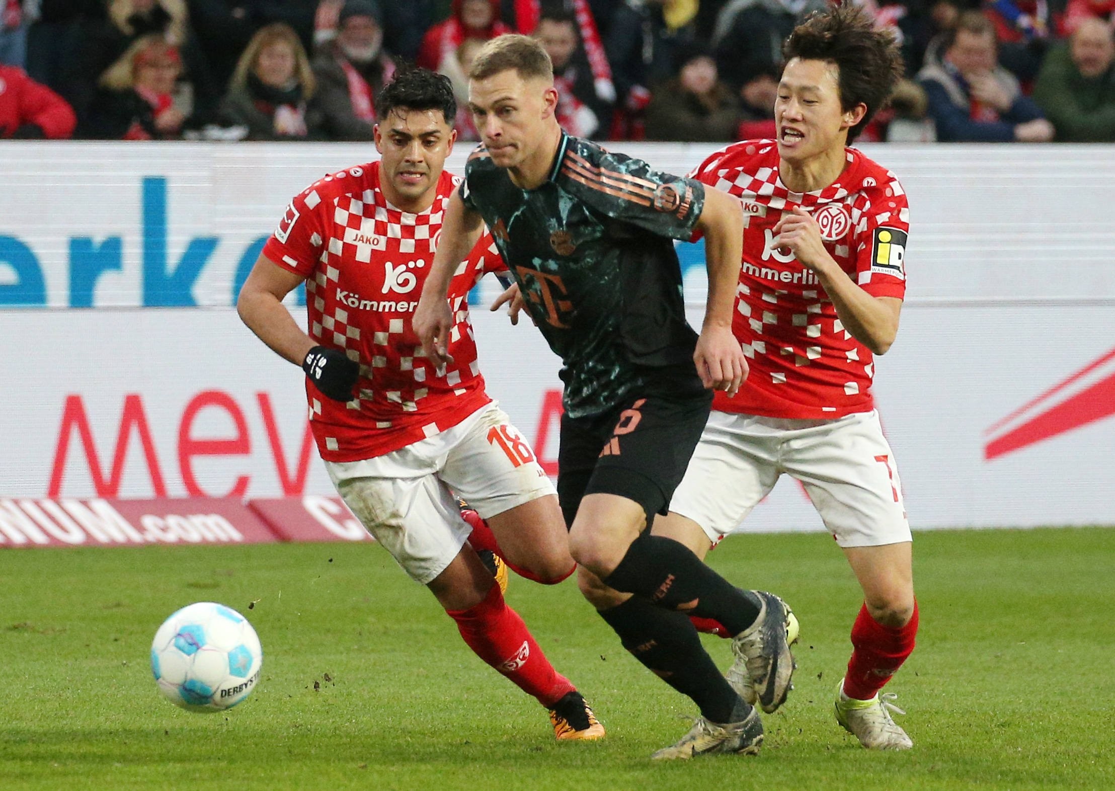 欧博官网登录入口 -关于尤文图斯场边指挥情绪激动，拜仁队员怒摔水瓶的信息